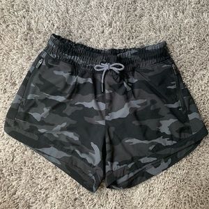 Athleta Girl All Play Camo Shorts L (12)